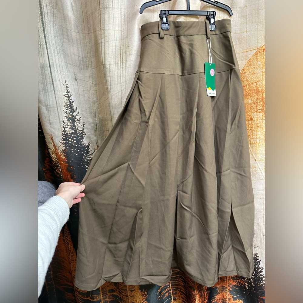 HALARA Olive Midi Pleated Skirt